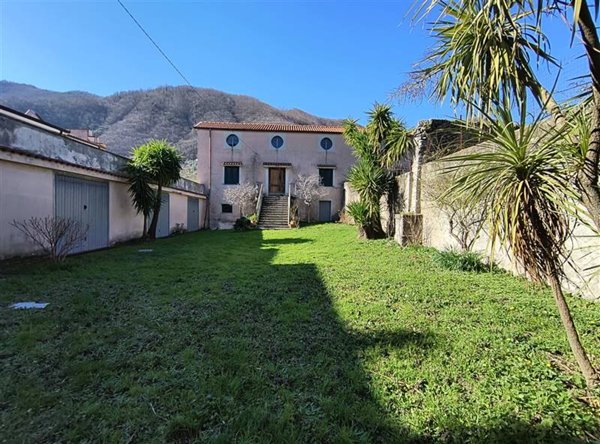 casa indipendente in vendita a Giffoni Valle Piana