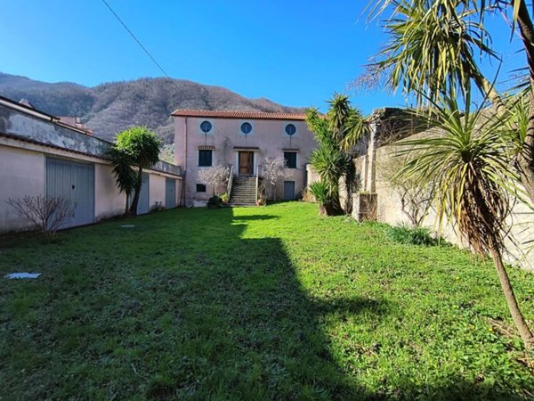 appartamento in vendita a Giffoni Valle Piana in zona Santa Caterina