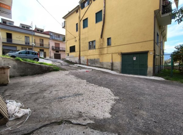 negozio in vendita a Giffoni Valle Piana