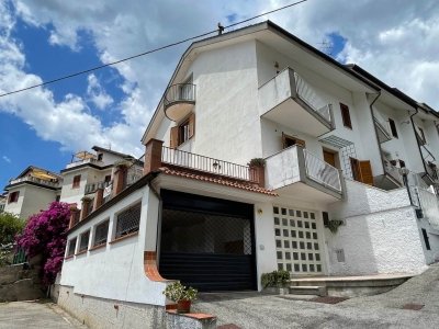 casa indipendente in vendita a Giffoni Valle Piana