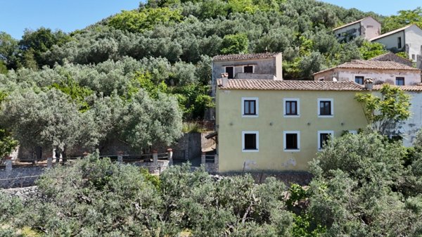 casa indipendente in vendita a Giffoni Valle Piana in zona Terravecchia