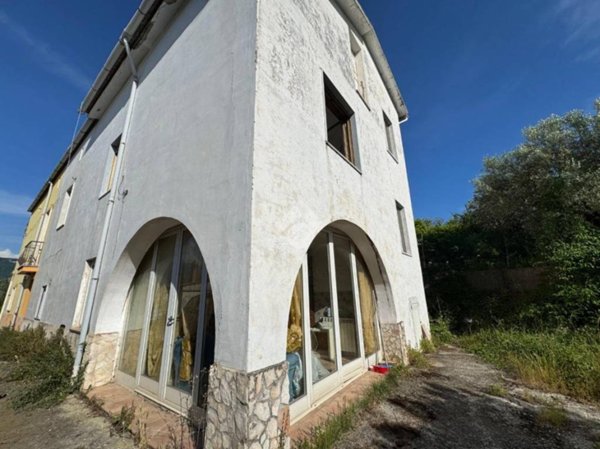 casa indipendente in vendita a Giffoni Valle Piana in zona Ornito