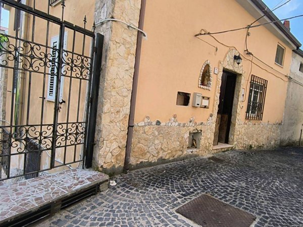 casa indipendente in vendita a Giffoni Valle Piana in zona Ornito
