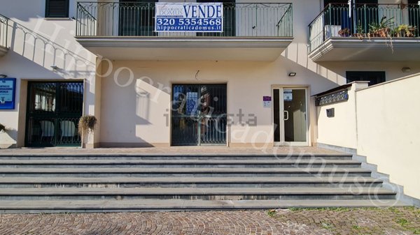 ufficio in vendita a Giffoni Valle Piana