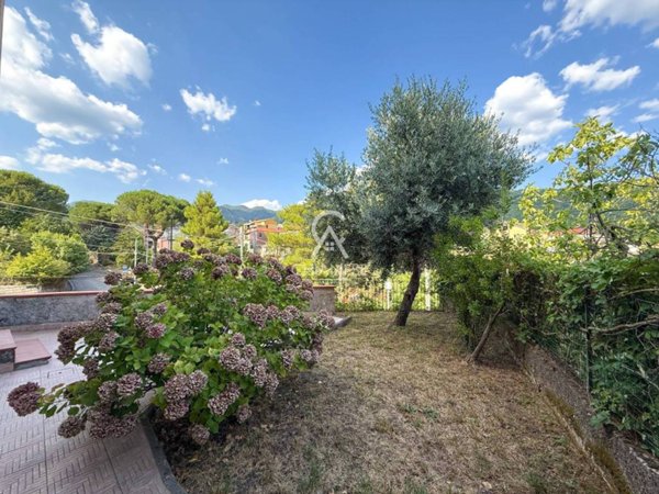 casa indipendente in vendita a Giffoni Valle Piana in zona Curti