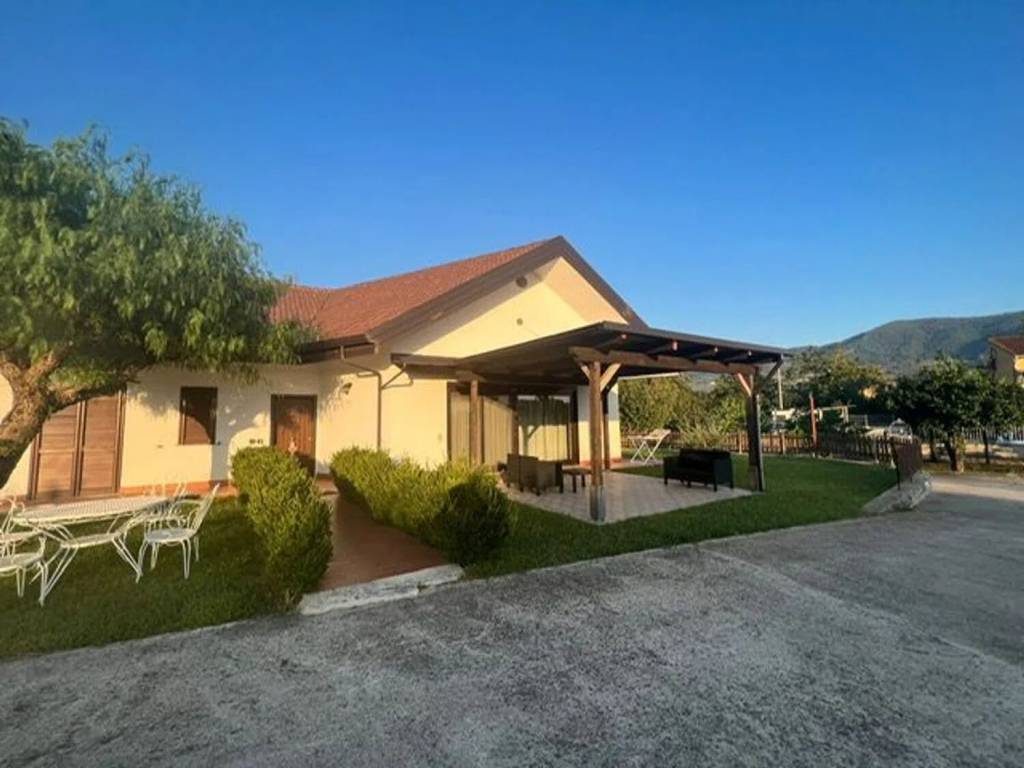 casa indipendente in vendita a Giffoni Valle Piana in zona Santa Maria a Vico