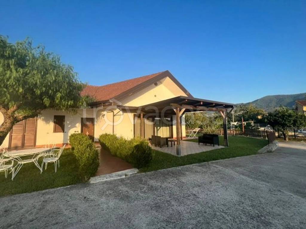 casa indipendente in vendita a Giffoni Valle Piana in zona Santa Maria a Vico