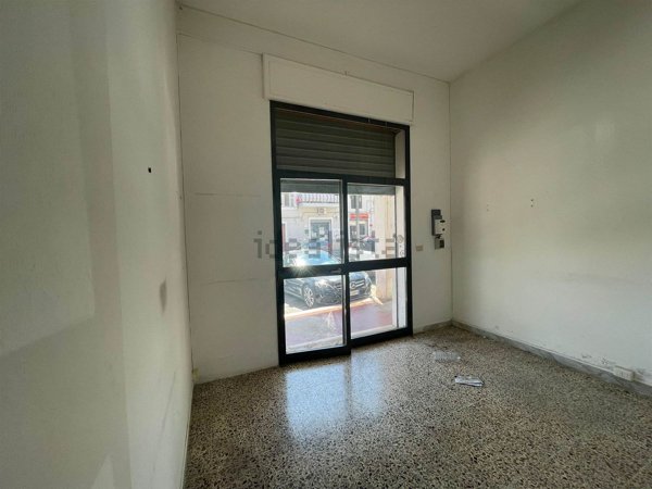 locale commerciale in vendita a Giffoni Valle Piana