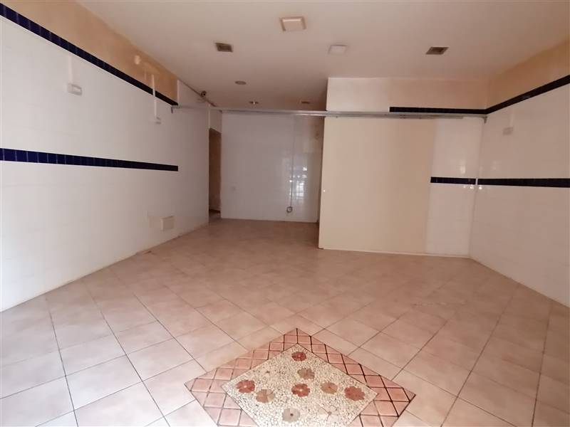 negozio in vendita a Giffoni Valle Piana