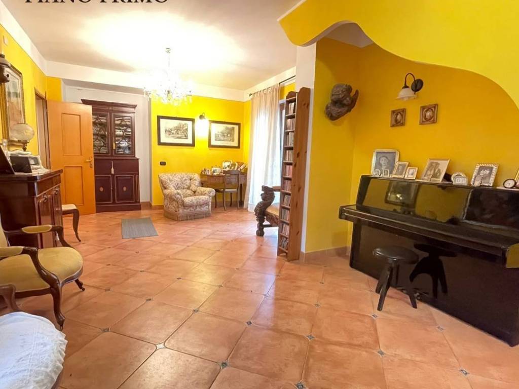 casa indipendente in vendita a Giffoni Valle Piana in zona Catelde