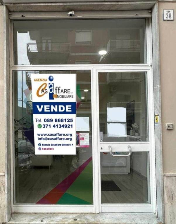negozio in vendita a Giffoni Valle Piana