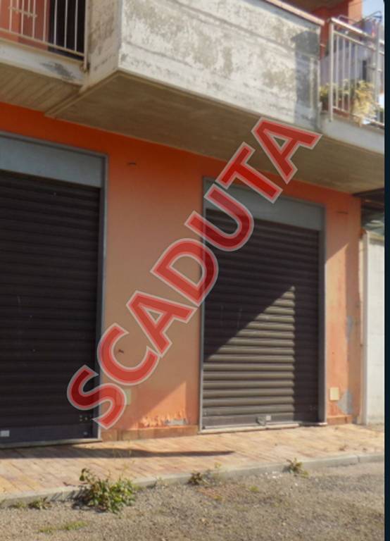 negozio in vendita a Giffoni Valle Piana in zona Ornito