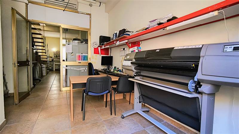 negozio in vendita a Giffoni Valle Piana