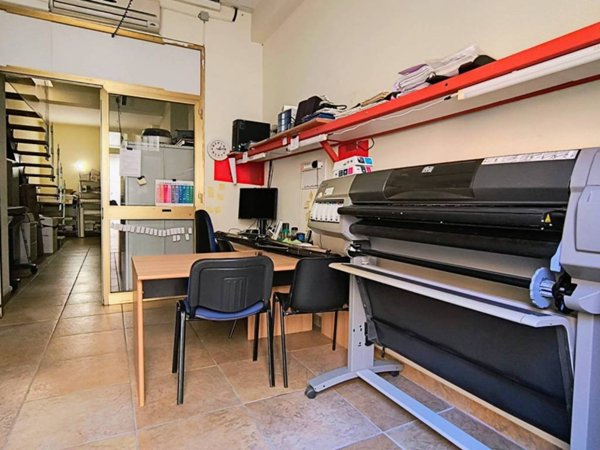 negozio in vendita a Giffoni Valle Piana