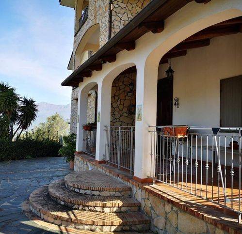casa indipendente in vendita a Giffoni Valle Piana in zona Santa Maria a Vico
