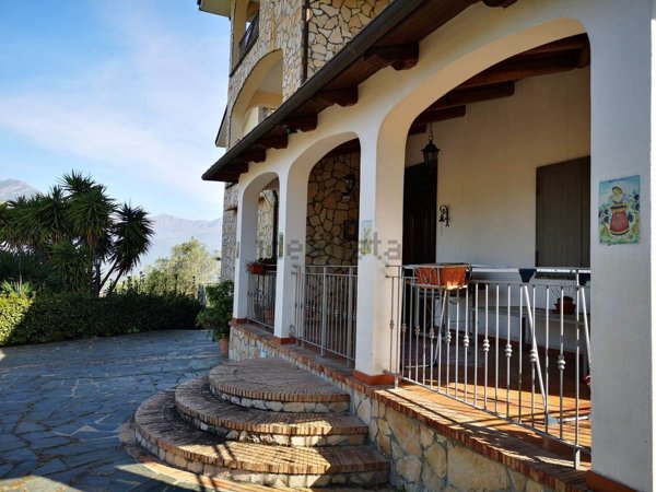 casa indipendente in vendita a Giffoni Valle Piana in zona Santa Maria a Vico