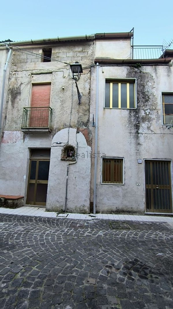 appartamento in vendita a Giffoni Valle Piana in zona Chiaravallisi