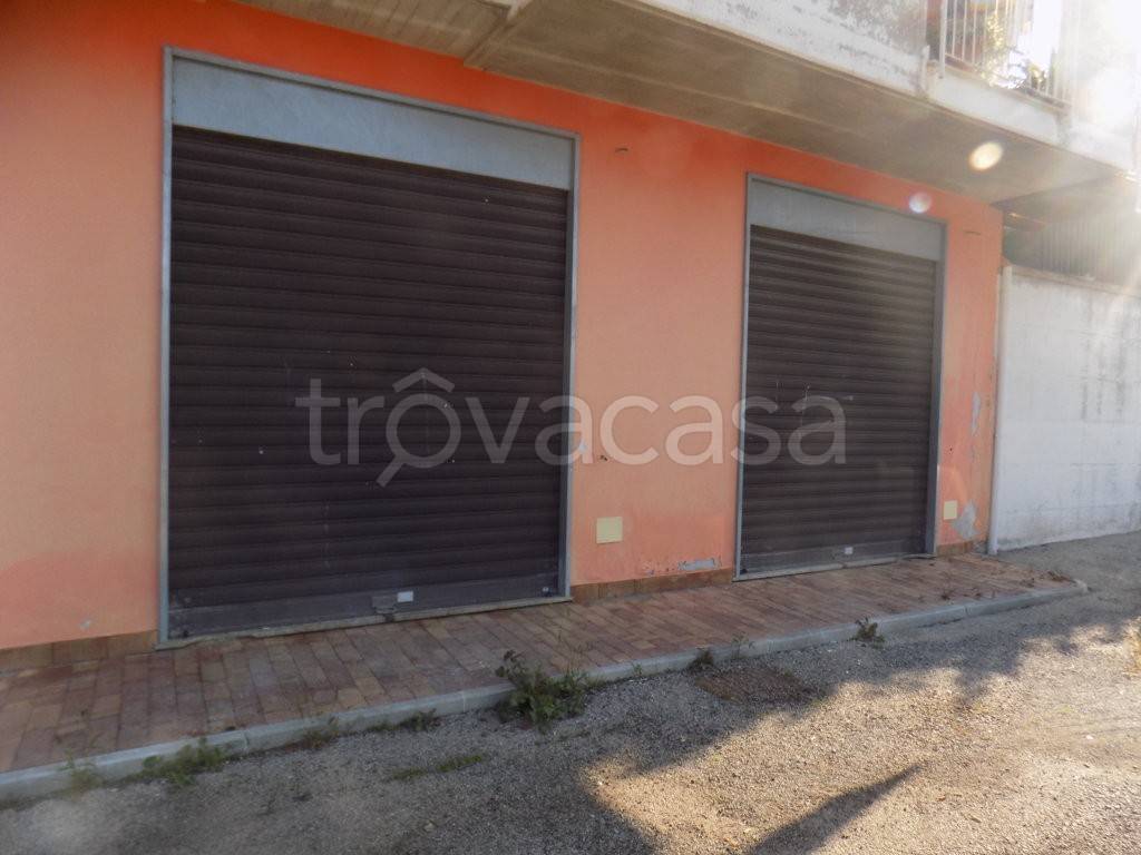 negozio in vendita a Giffoni Valle Piana in zona Ornito