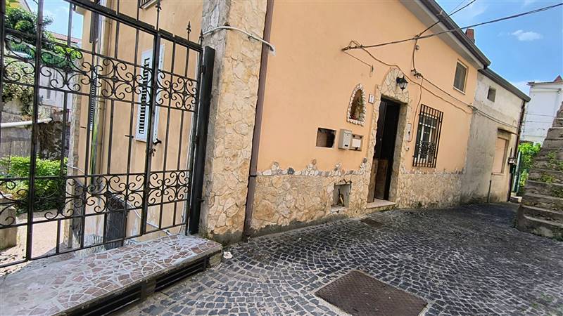 casa indipendente in vendita a Giffoni Valle Piana in zona Ornito