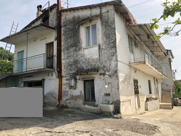 appartamento in vendita a Giffoni Valle Piana in zona Ornito