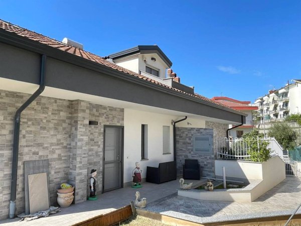 casa indipendente in vendita a Giffoni Valle Piana