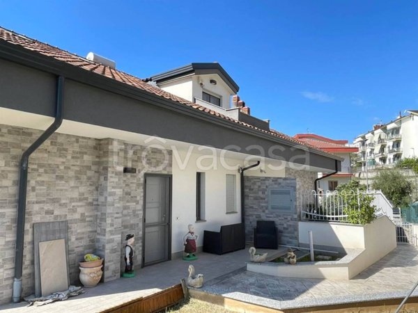 casa indipendente in vendita a Giffoni Valle Piana