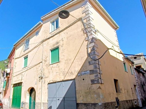 appartamento in vendita a Giffoni Valle Piana in zona Curti