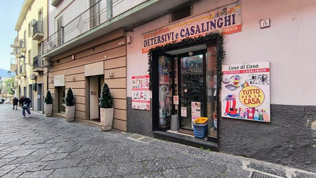 negozio in vendita a Giffoni Valle Piana