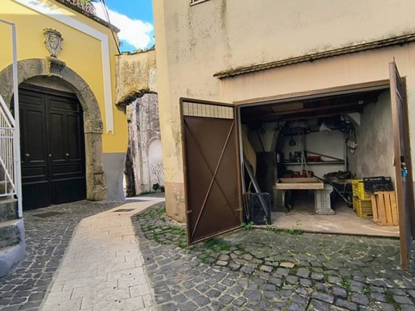 appartamento in vendita a Giffoni Valle Piana in zona Santa Caterina