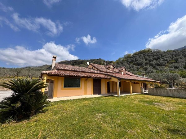 casa indipendente in vendita a Giffoni Valle Piana