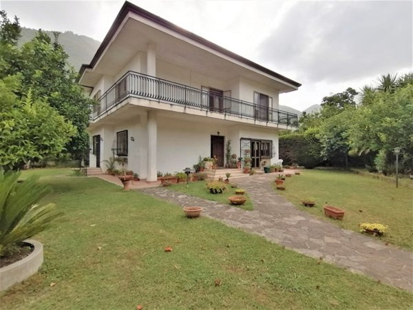 casa indipendente in vendita a Giffoni Valle Piana