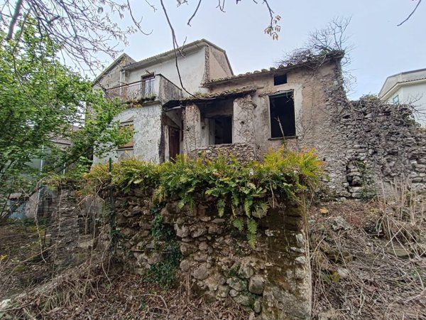 casa semindipendente in vendita a Giffoni Valle Piana in zona Sovvieco