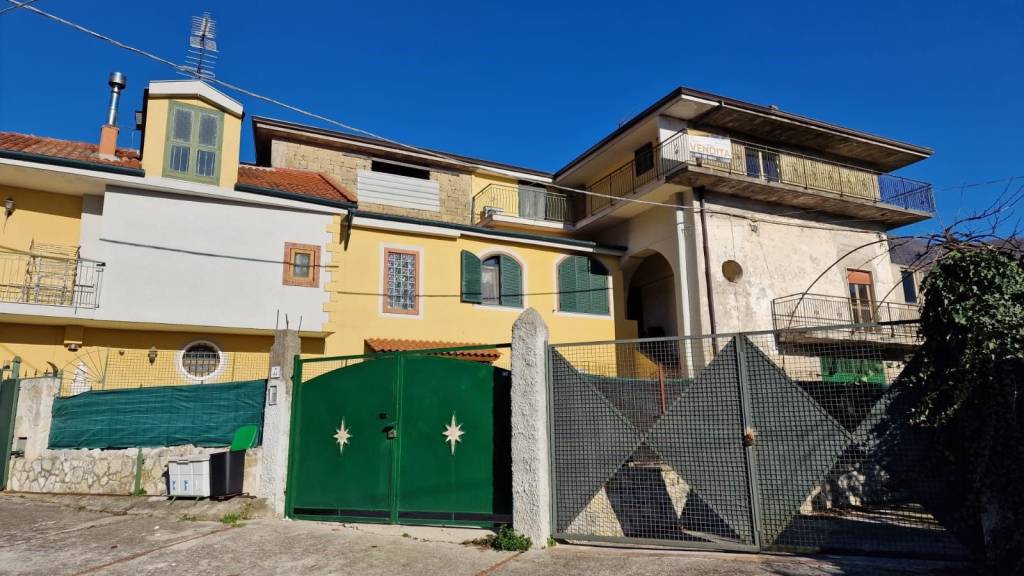 appartamento in vendita a Giffoni Valle Piana in zona Santa Caterina