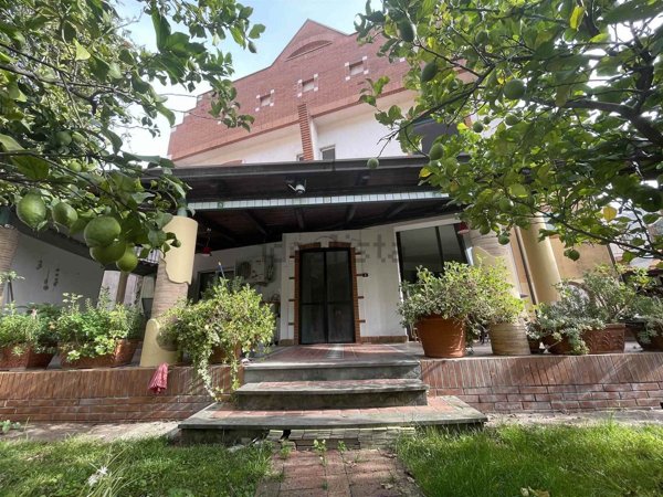 casa indipendente in vendita a Giffoni Valle Piana in zona Santa Caterina