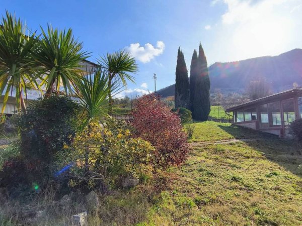 casa indipendente in vendita a Giffoni Valle Piana in zona Ornito