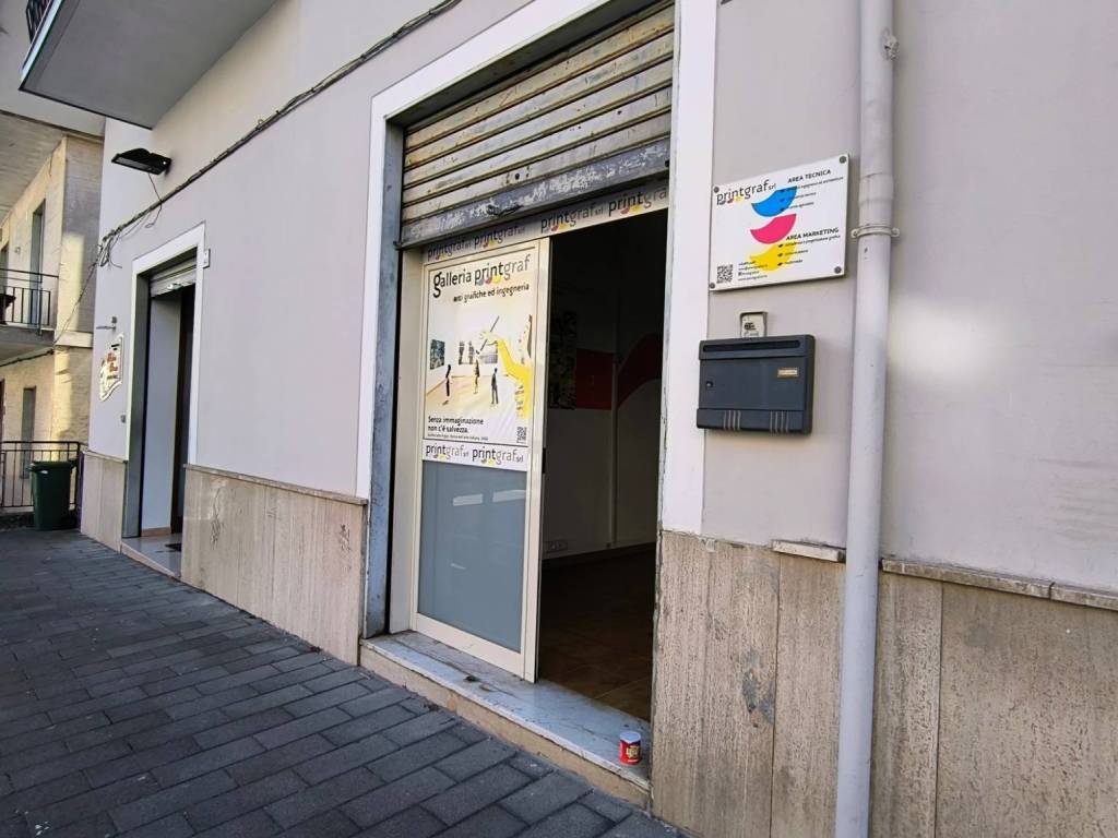 negozio in vendita a Giffoni Valle Piana