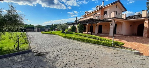 casa indipendente in vendita a Giffoni Valle Piana in zona Ornito