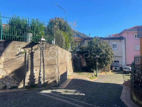 casa indipendente in vendita a Giffoni Valle Piana in zona Chieve