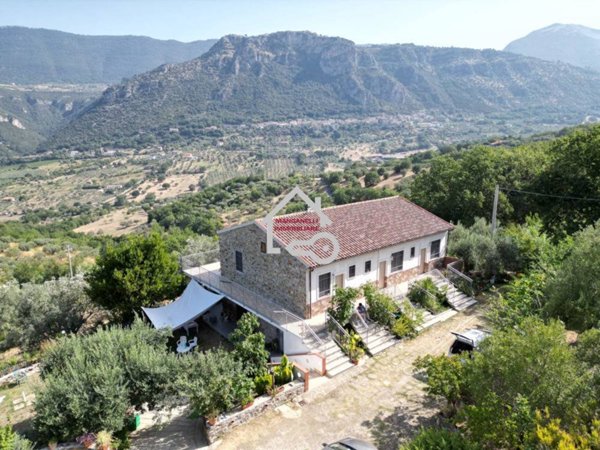casa indipendente in vendita a Giungano