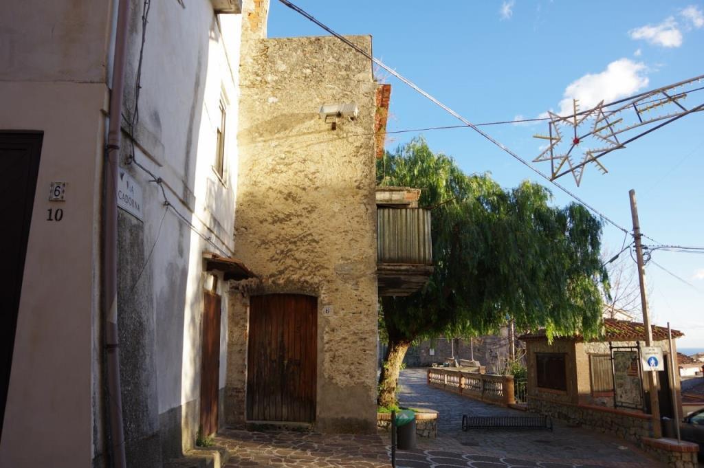 casa indipendente in vendita ad Ispani in zona Capitello