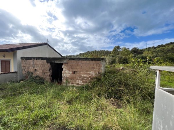 casa indipendente in vendita ad Ispani in zona Capitello