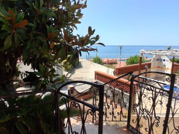 casa indipendente in vendita ad Ispani in zona Capitello