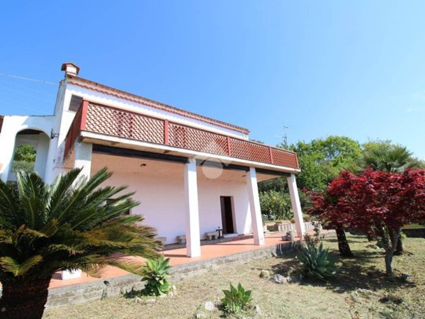 casa indipendente in vendita ad Ispani in zona Capitello