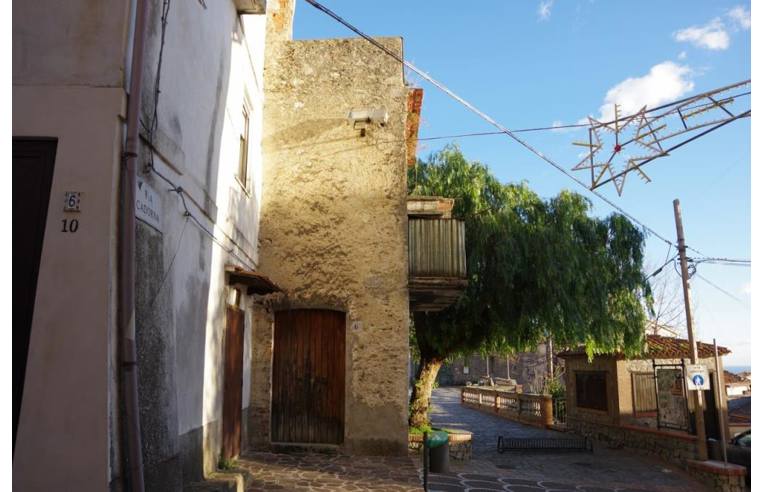 casa indipendente in vendita ad Ispani in zona Capitello