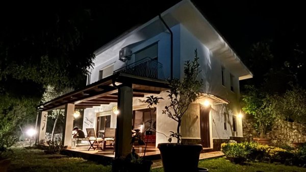 casa indipendente in vendita ad Ispani