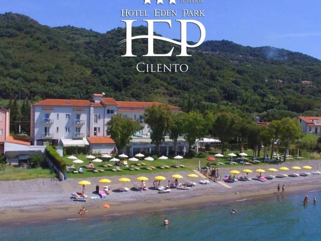 intera palazzina in vendita ad Ispani in zona Capitello