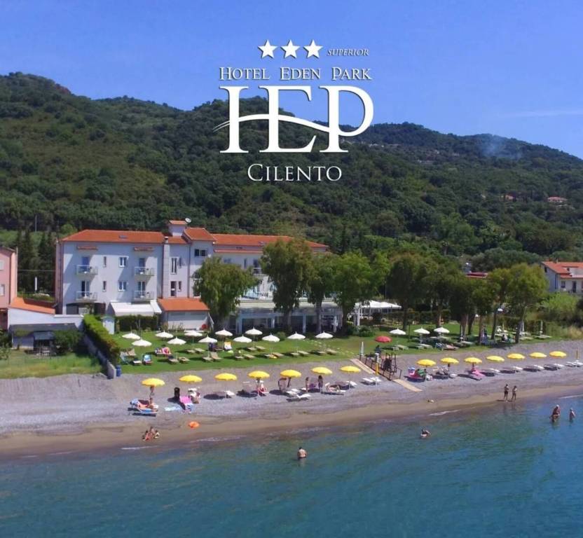 negozio in vendita ad Ispani in zona Capitello