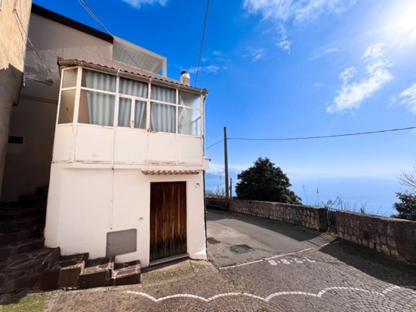 casa indipendente in vendita ad Ispani in zona San Cristoforo