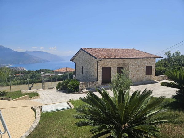 casa indipendente in vendita ad Ispani in zona Capitello