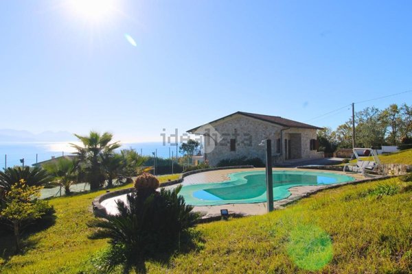 casa indipendente in vendita ad Ispani in zona Capitello